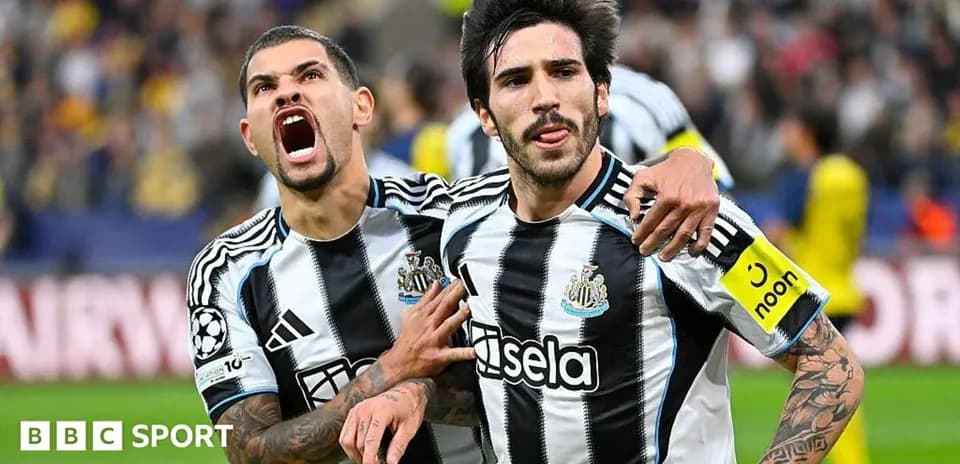 Jugadores de Newcastle celebrando un gol en partido