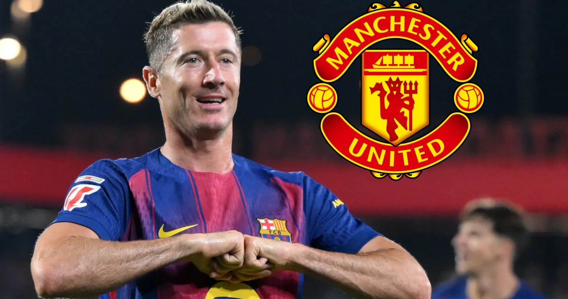 Jugador celebrando con camiseta del Barcelona en el campo
