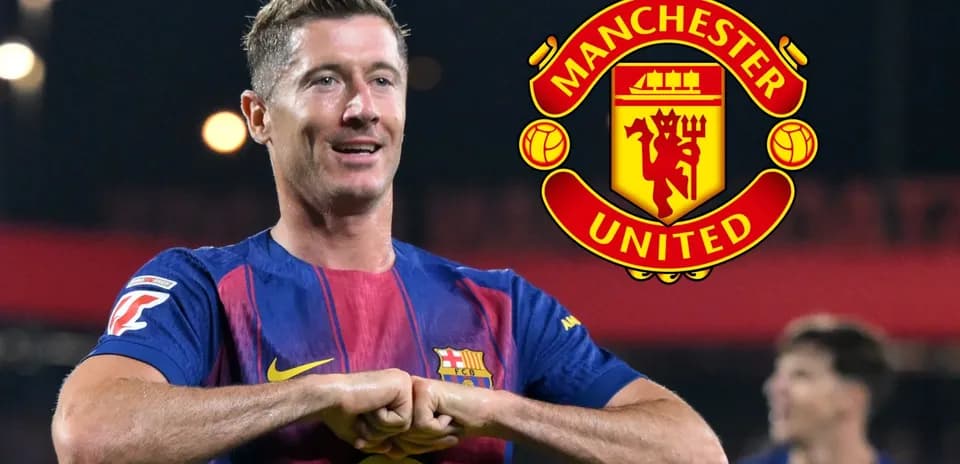 Jugador celebrando con camiseta del Barcelona en el campo