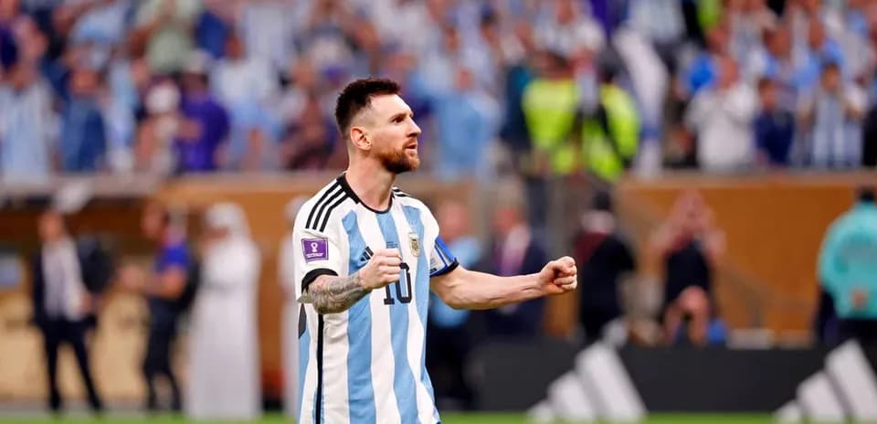 Lionel Messi celebrando con la camiseta de Argentina