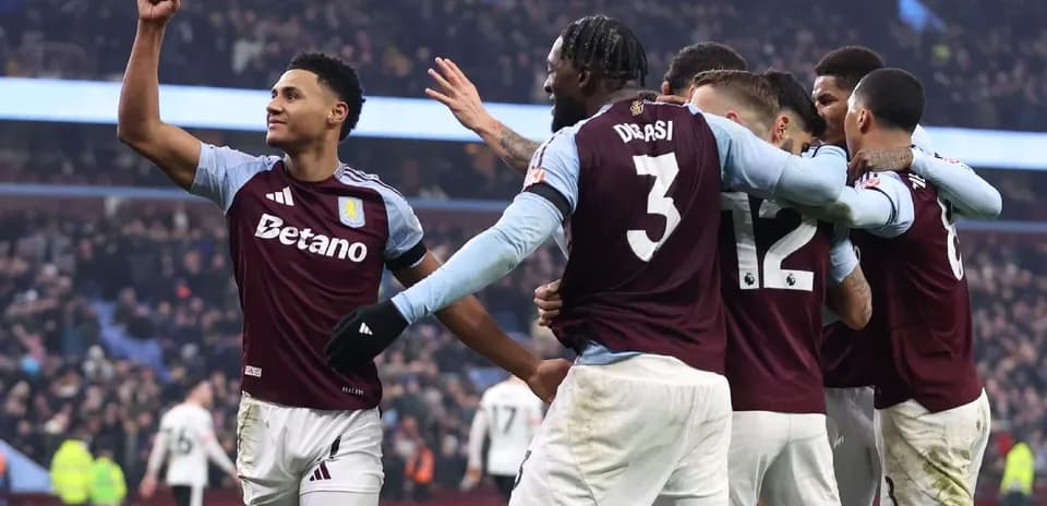 Celebración de jugadores de Aston Villa en el partido