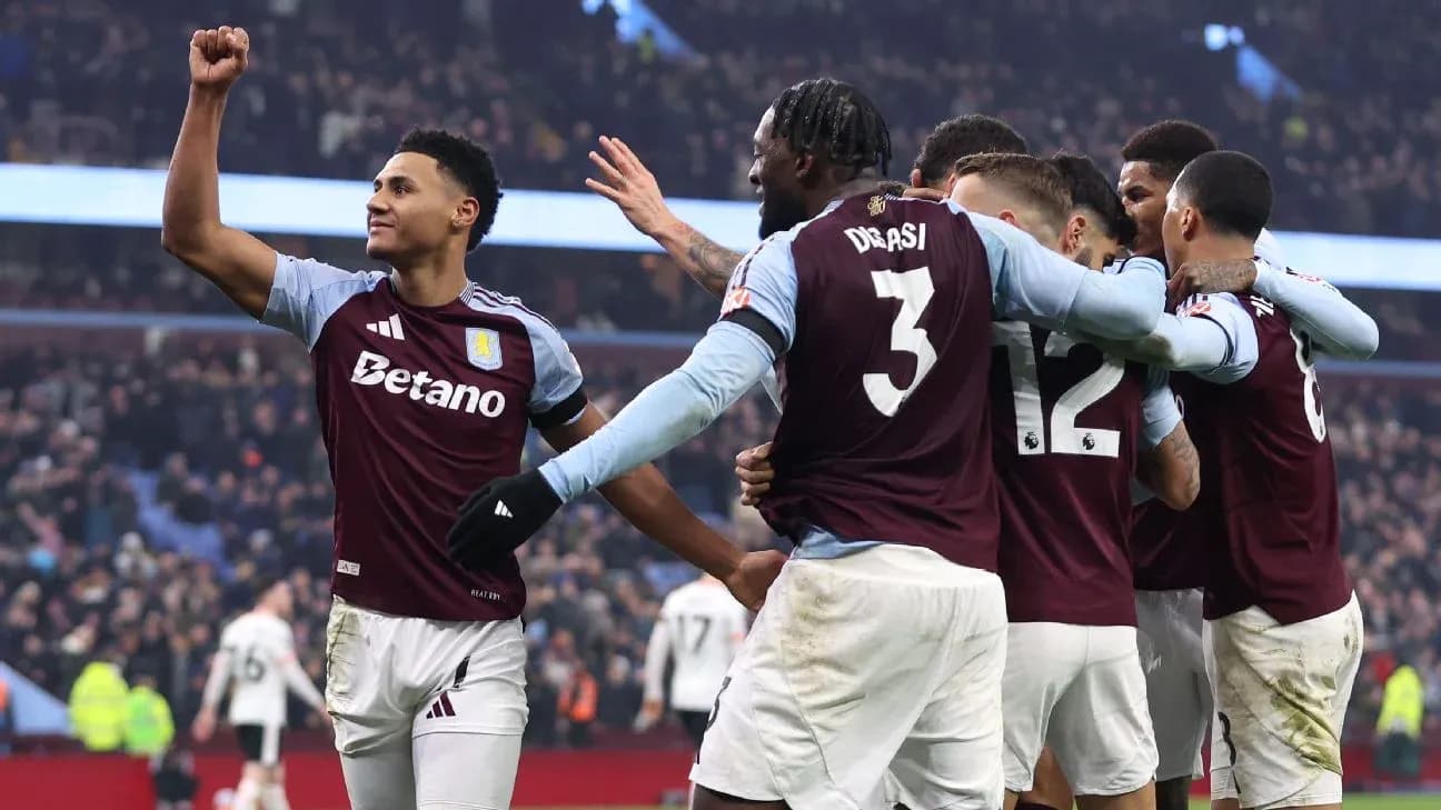 Celebración de jugadores de Aston Villa en el partido