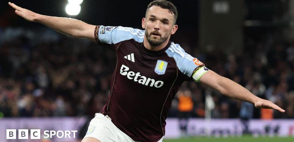 Jugador de Aston Villa celebrando un gol en partido