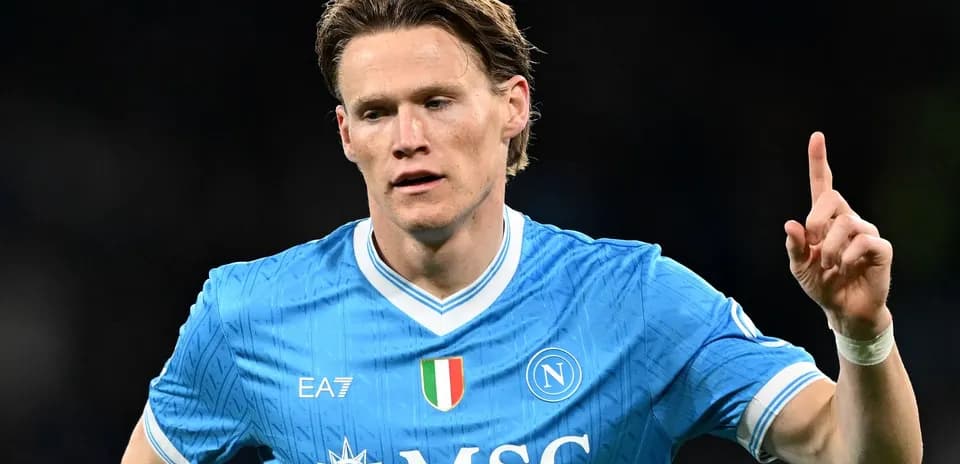 Jugador de Napoli señalando tras un gol