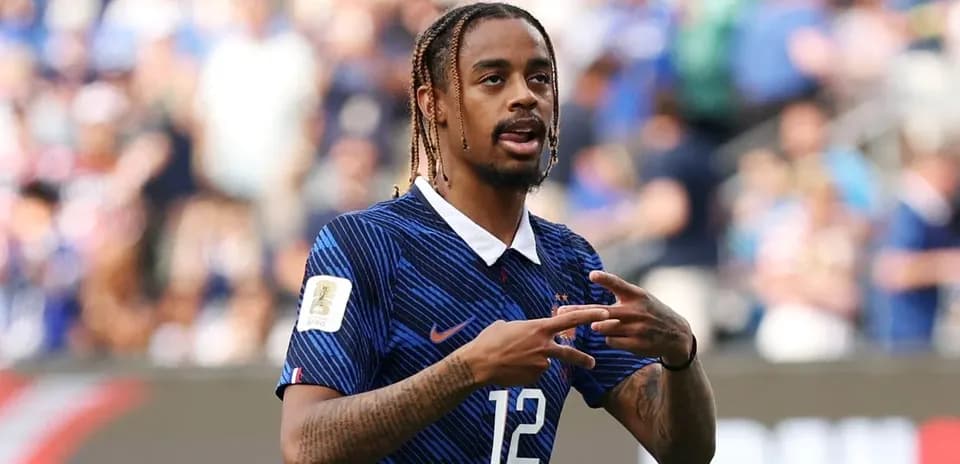 Jugador de Francia mostrando gesto durante el partido