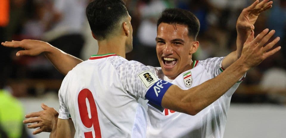Jugadores de Irán celebrando un gol en el partido