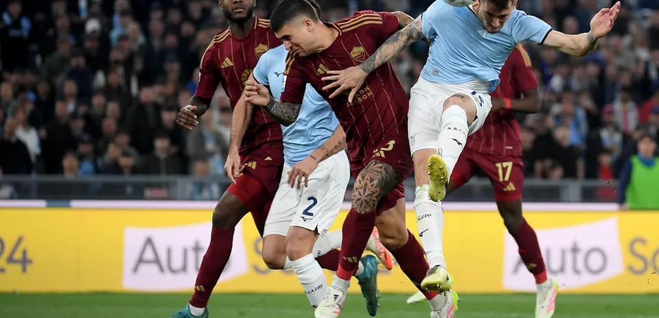Acción entre AS Roma y Lazio en la Serie A