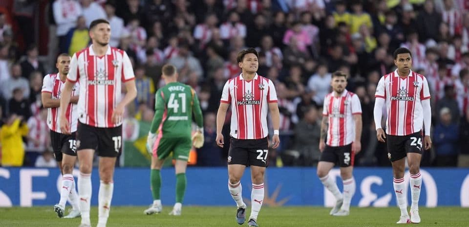 Jugadores del Southampton en el campo durante partido