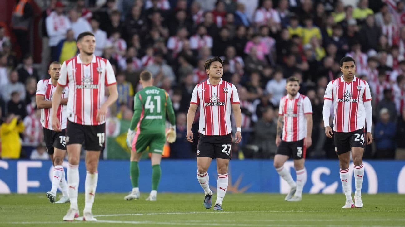 Jugadores del Southampton en el campo durante partido