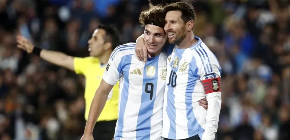 Jugadores de Argentina celebrando en el partido