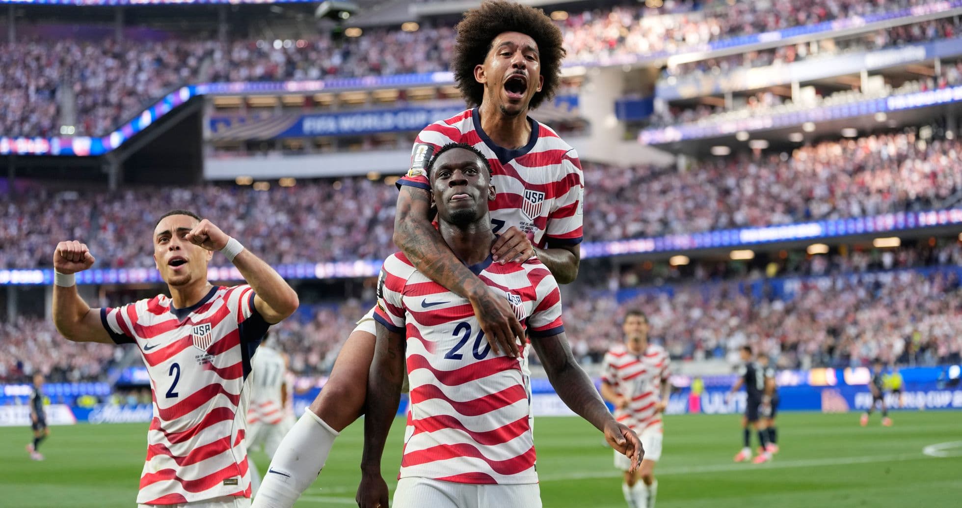 Celebración de jugadores de Estados Unidos en el partido