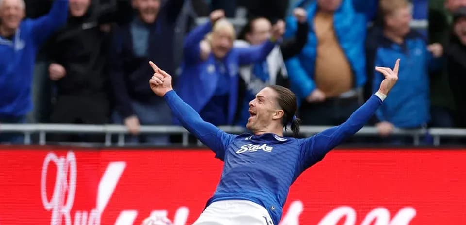 Jugador de Everton celebra un gol