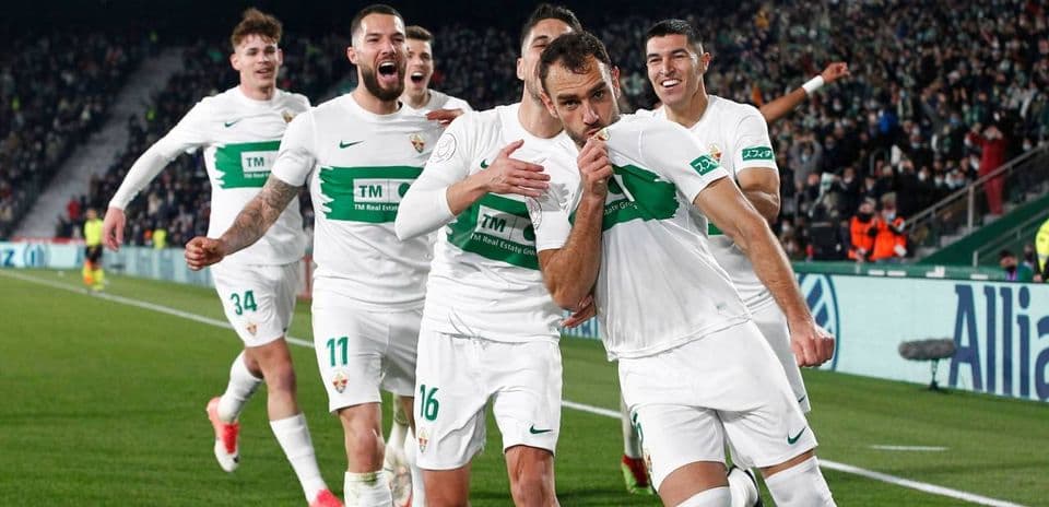 Jugadores del Elche celebrando un gol