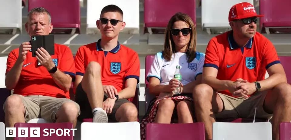 Aficionados con camisetas de Inglaterra en las gradas