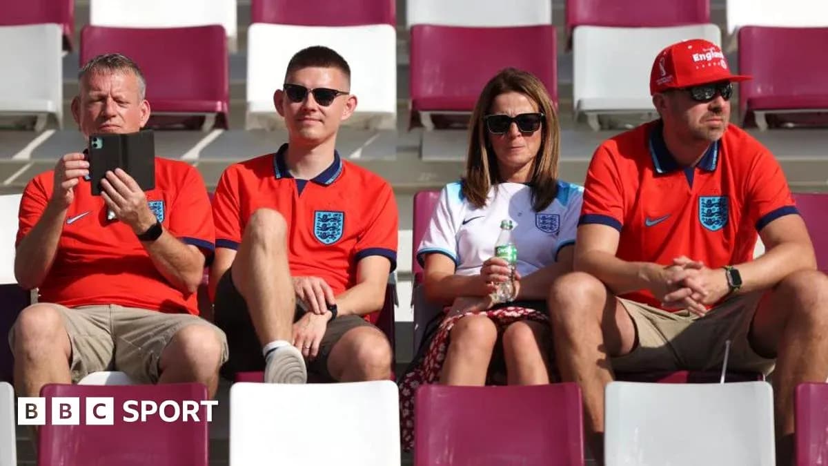 Aficionados con camisetas de Inglaterra en las gradas