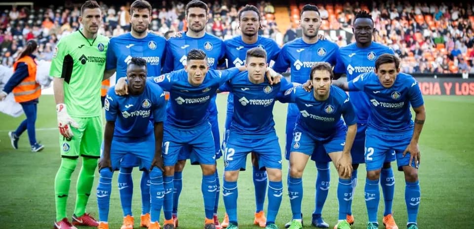 Plantilla del Getafe en el estadio