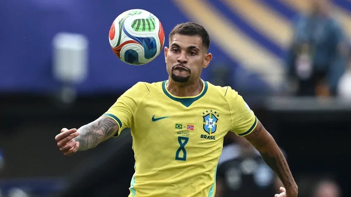Jugador de Brasil controlando el balón durante el partido