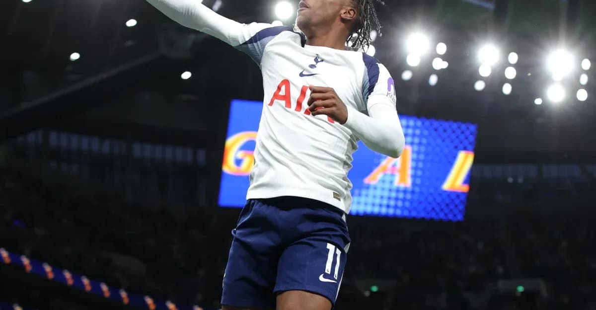Jugador celebrando un gol en el estadio