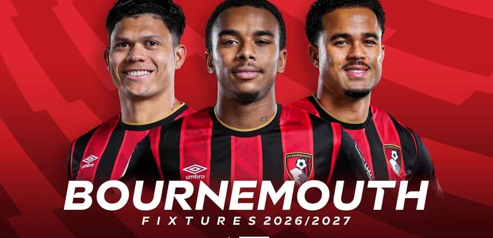 Jugadores de Bournemouth con camiseta roja y negra