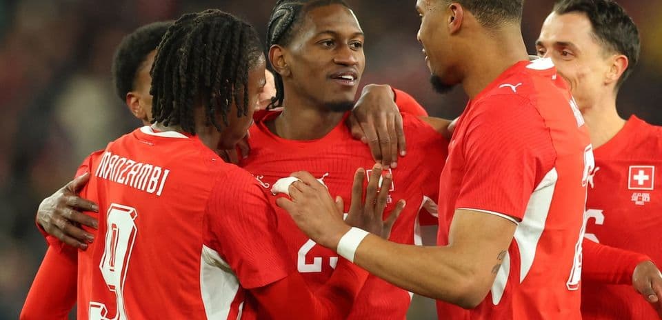 Jugadores suizos celebrando un gol