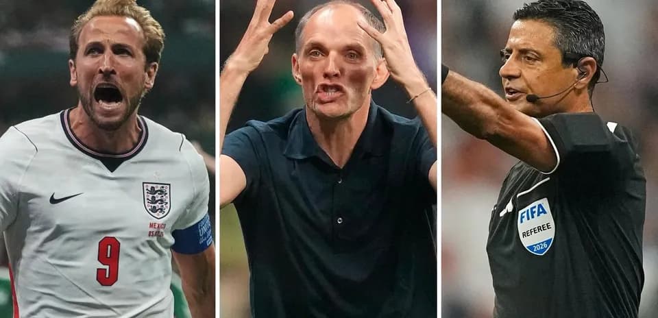 Jugador, entrenador y árbitro en partido de fútbol