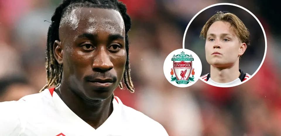 Jugador de fútbol en uniforme con logo de Liverpool
