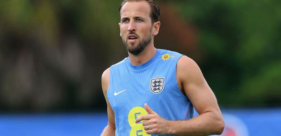 Jugador entrenando con camiseta de Inglaterra