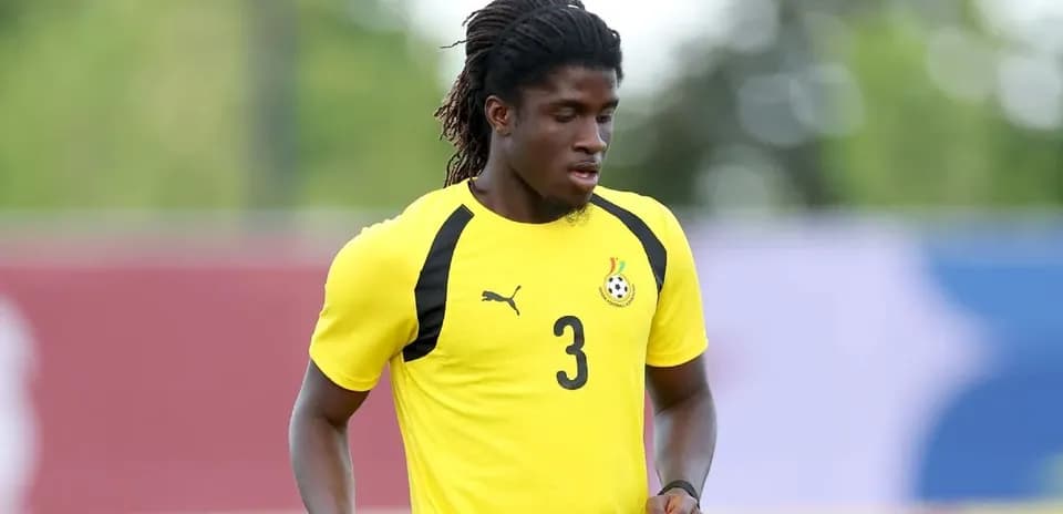 Jugador de Ghana entrenando en camiseta amarilla