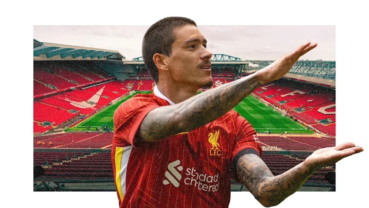 Jugador de Liverpool en Anfield con gesto de celebración