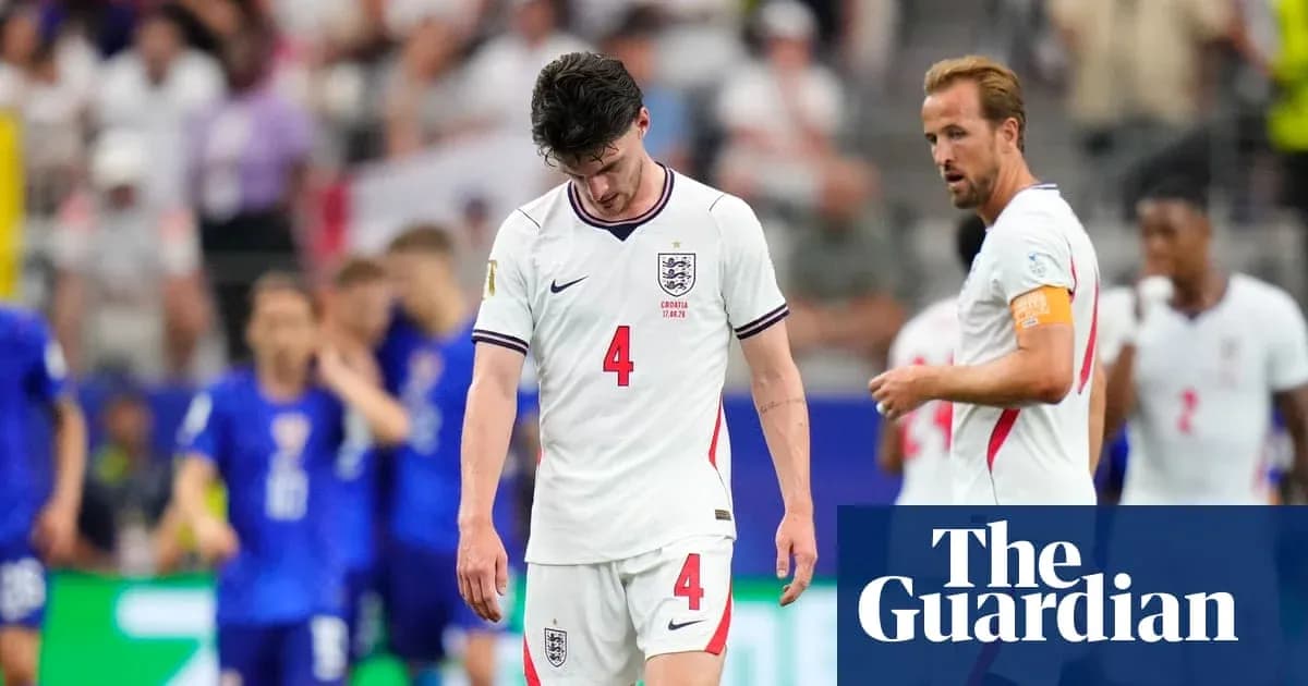 Jugadores de Inglaterra caminando tras una derrota