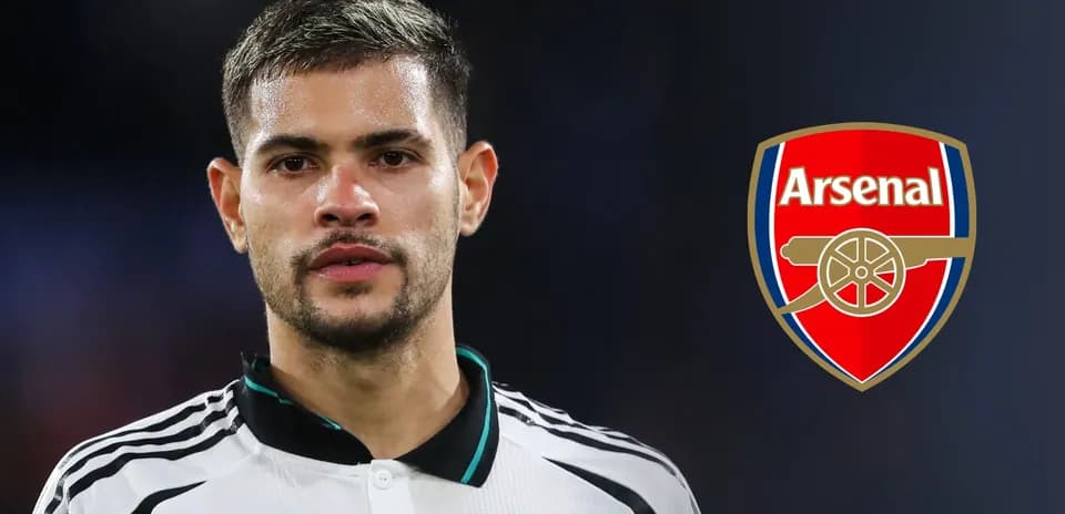 Jugador de fútbol con camiseta de Arsenal