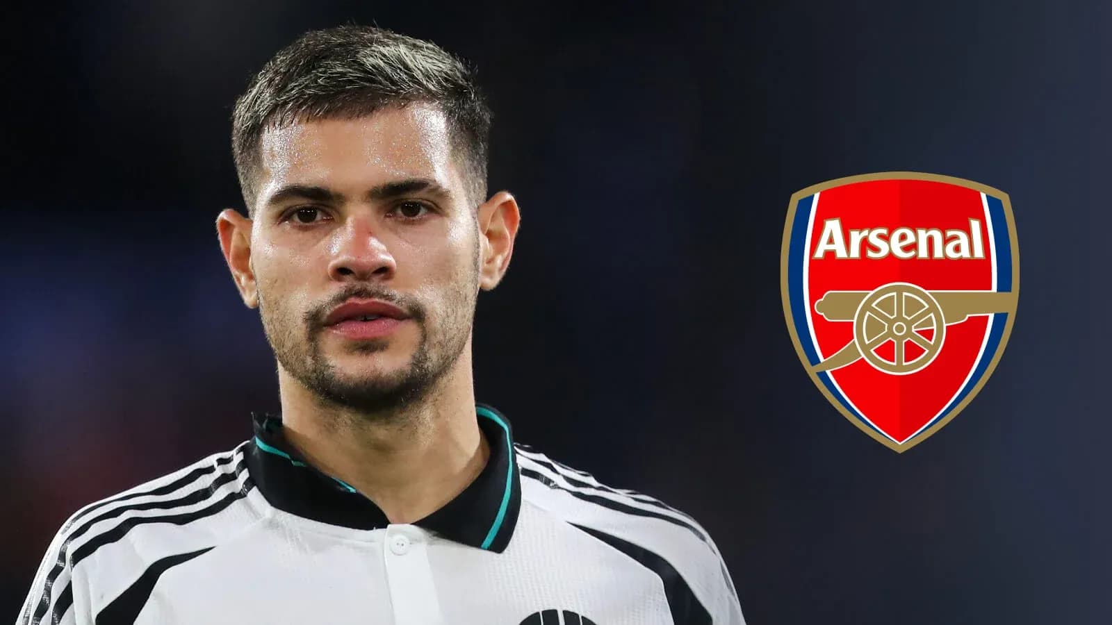 Jugador de fútbol con camiseta de Arsenal