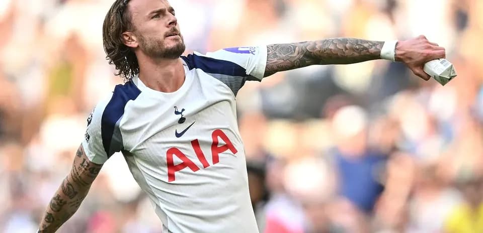 Jugador de Tottenham celebrando un gol en el campo