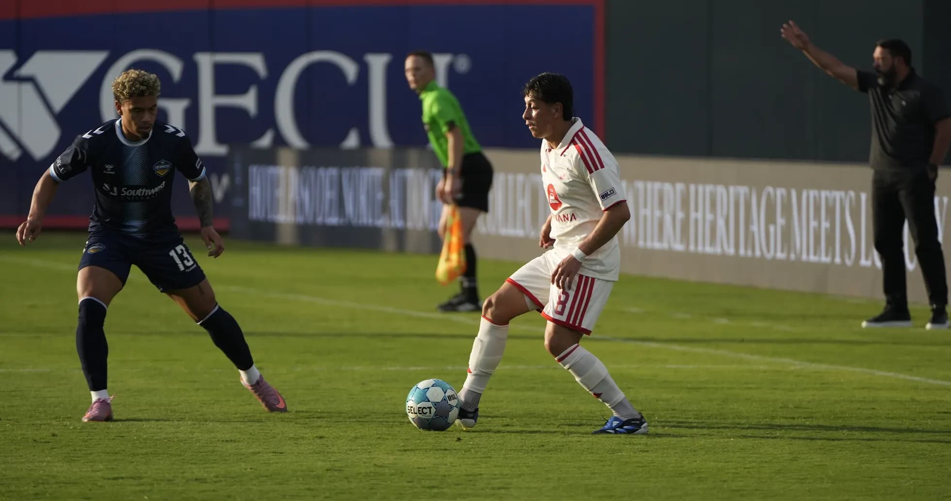 Jugador del El Paso Locomotive en acción