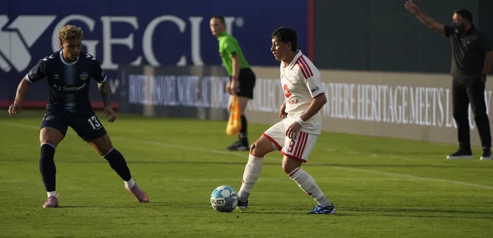 Jugador del El Paso Locomotive en acción