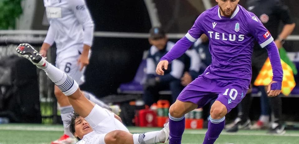 Vancouver FC contra Pacific FC en el campo