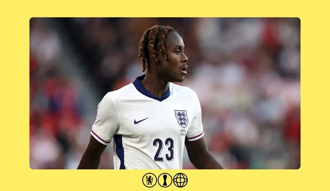 Jugador de Inglaterra con camiseta blanca en el campo