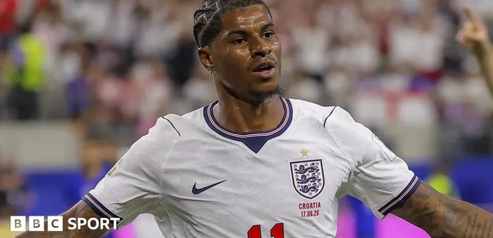 Jugador de Inglaterra celebrando un gol en el partido