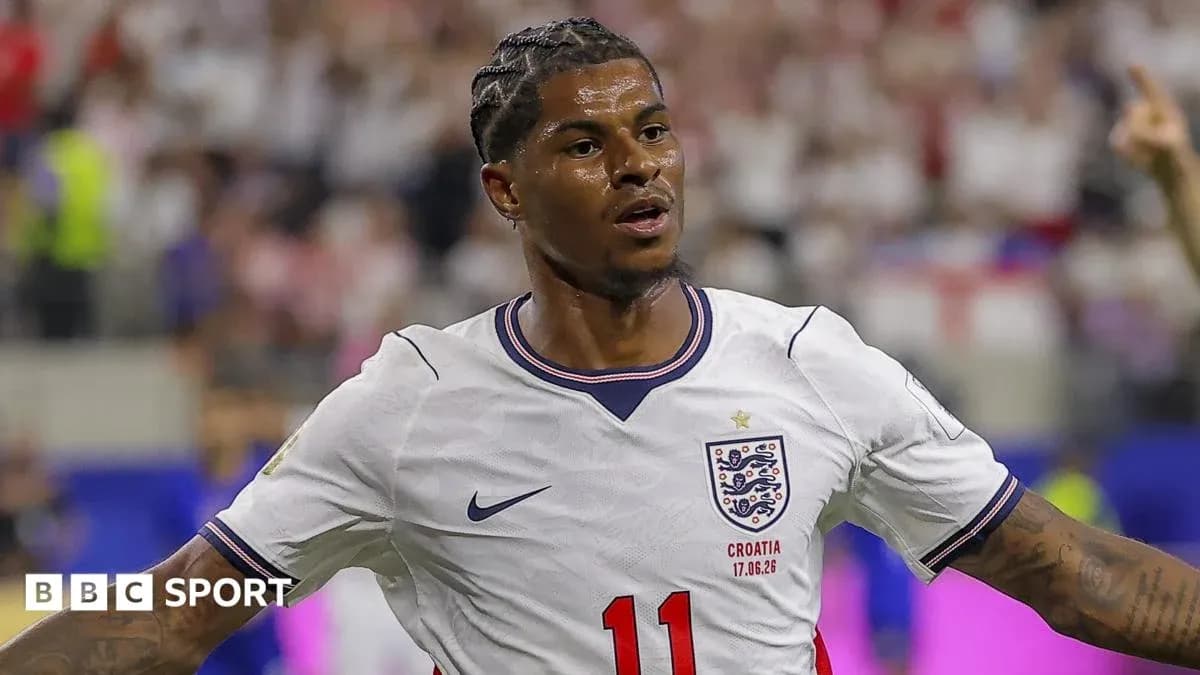 Jugador de Inglaterra celebrando un gol en el partido