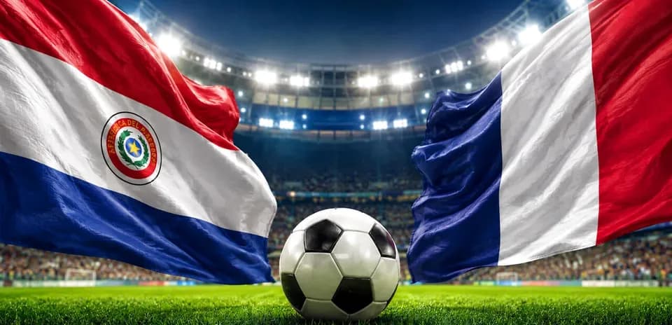 Banderas de Paraguay y Francia con balón de fútbol