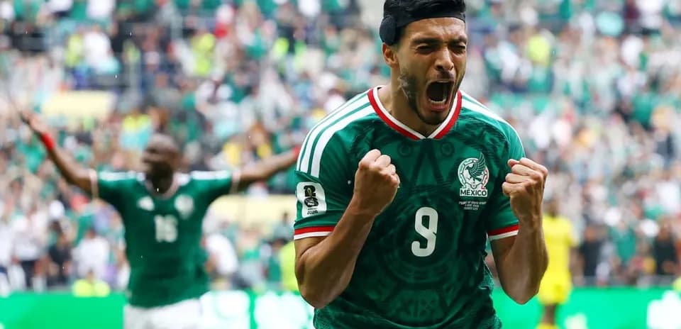 Jugador mexicano celebrando un gol en el Mundial