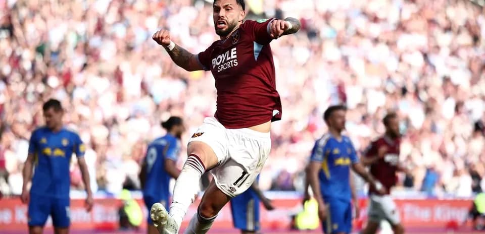 Jugador de West Ham celebrando un gol durante el partido