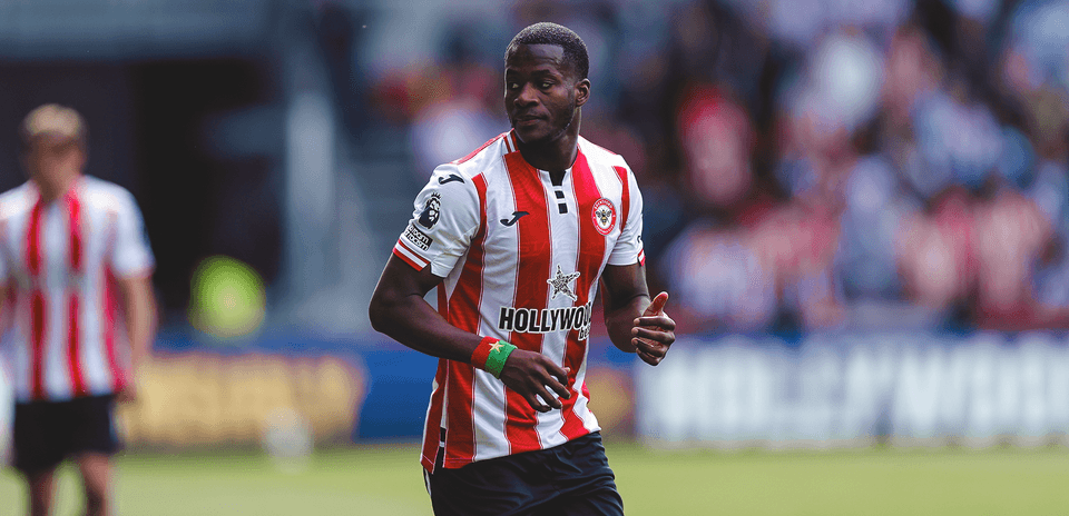 Jugador de Brentford en el campo