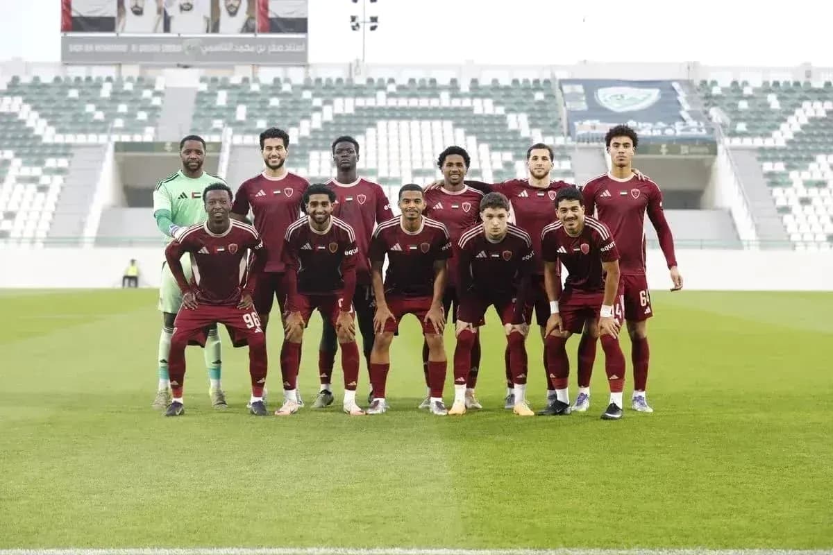 Equipo Al Wahda U23 en el campo