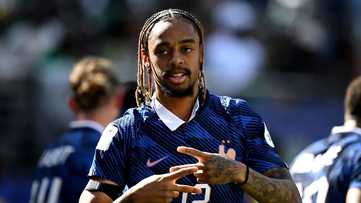 Jugador francés haciendo un gesto durante calentamiento