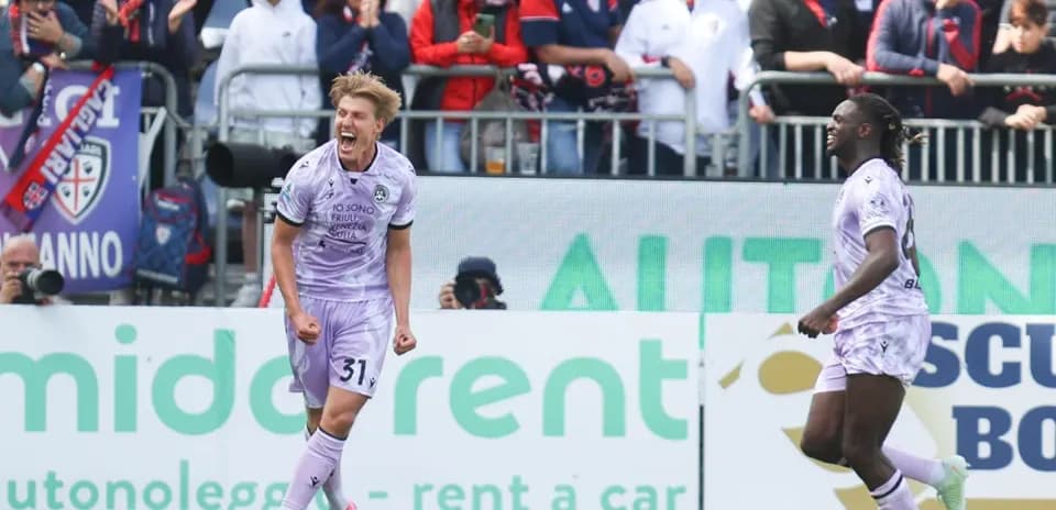 Jugador celebra un gol durante el partido