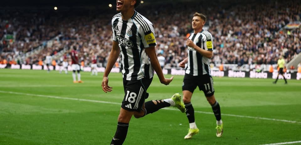 Jugador del Newcastle celebrando un gol