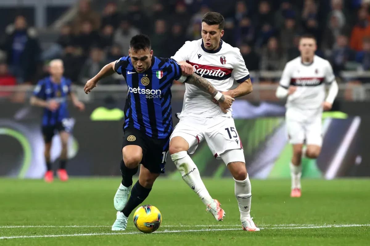 Luchador por el balón entre Bologna e Inter