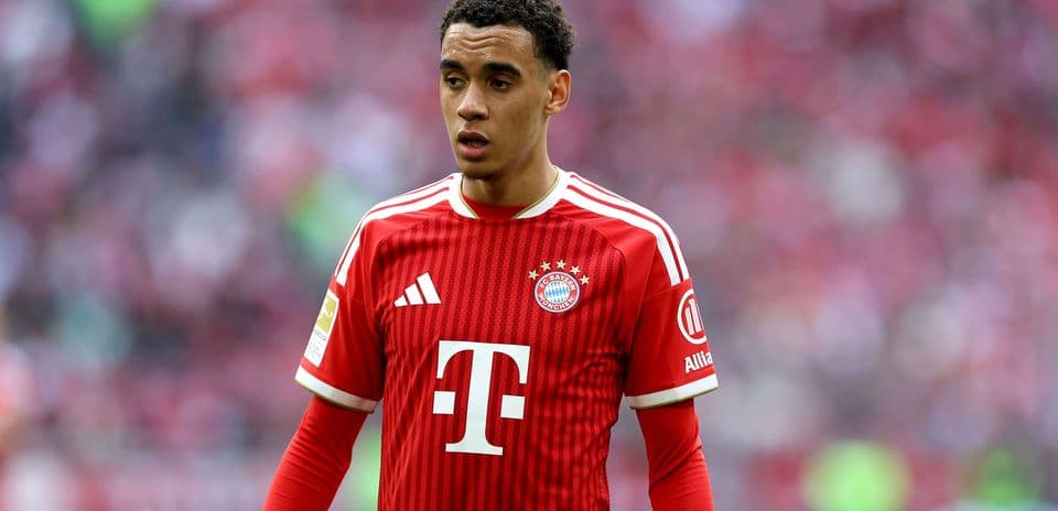 Jugador de Bayern Múnich en acción durante un partido