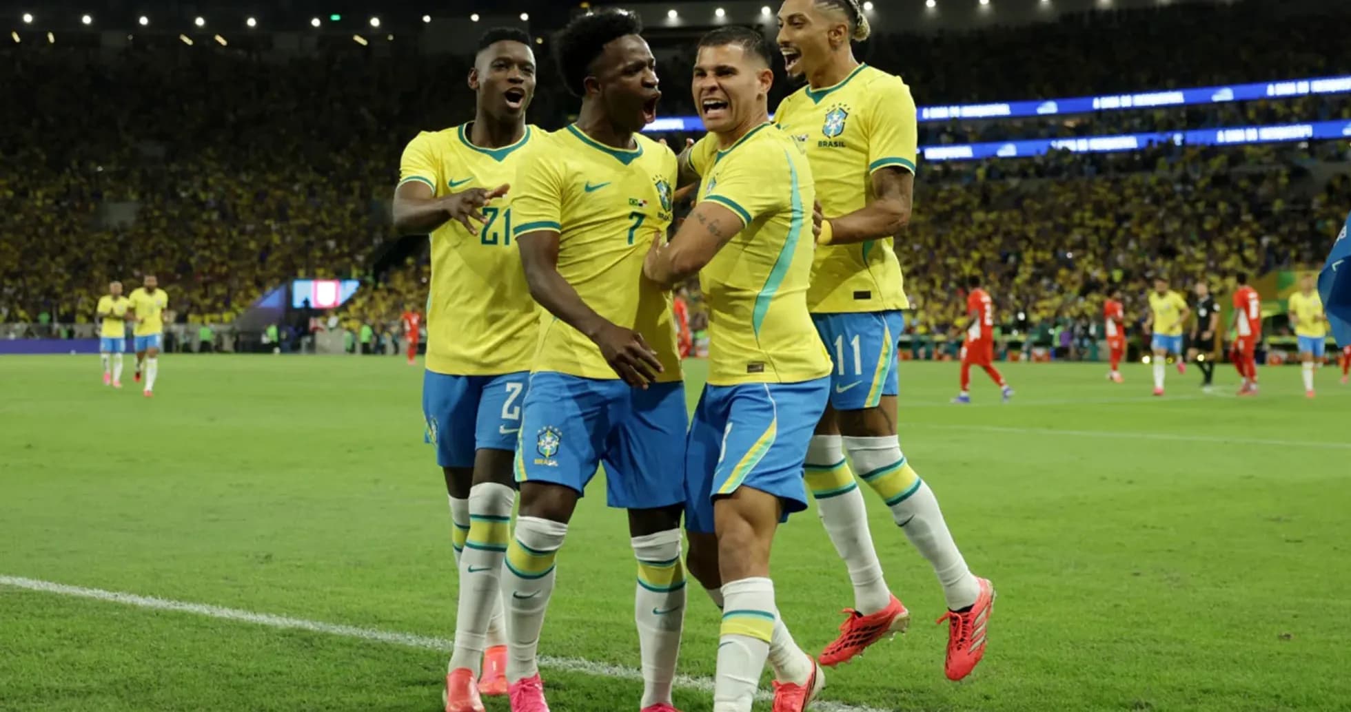 Jugadores de Brasil celebrando un gol